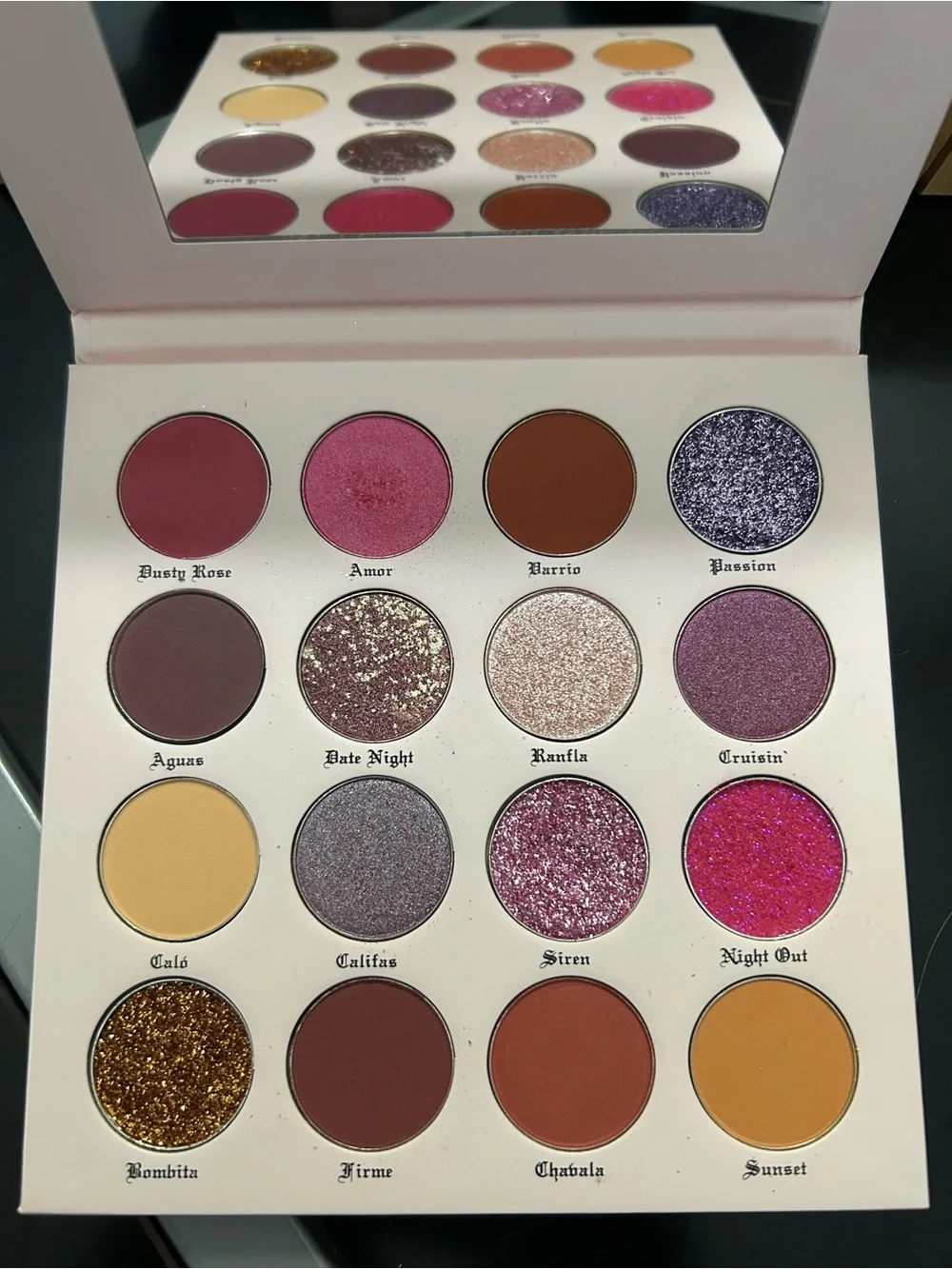 THE BOMB by Gatita Gang - Beautiful Eyeshadow Pallete
